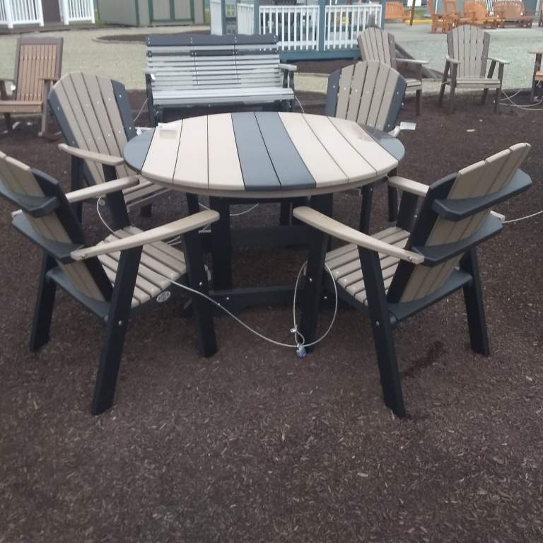 54 Round Table W Classic Chairs